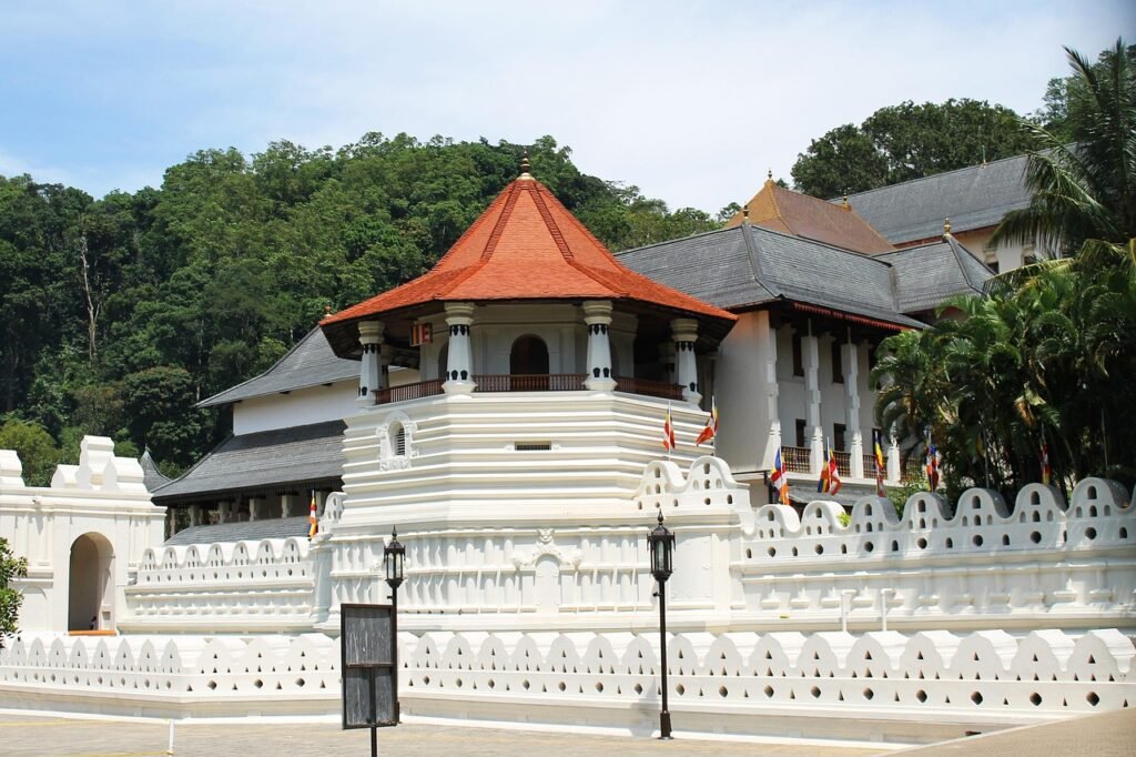 temple, kandy, travel, architecture, building, landmark, historic, architecture design, structure, tourism, design, kandy, kandy, kandy, kandy, kandy